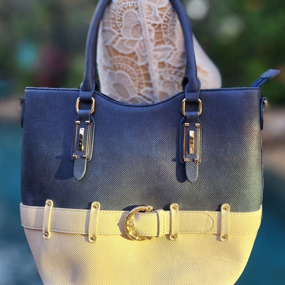 Gorgeous shoulder bag! GIVING Hamptons Vibes! Looks new! - Picture 3 of 6
